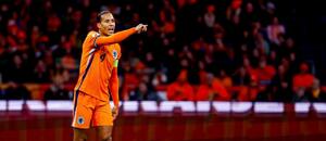 Virgil van Dijk během zápasu Nizozemska s Litvou