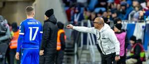 Lukáš Haraslín a Francesco Calzona během prohry Slovenska s Kosovem