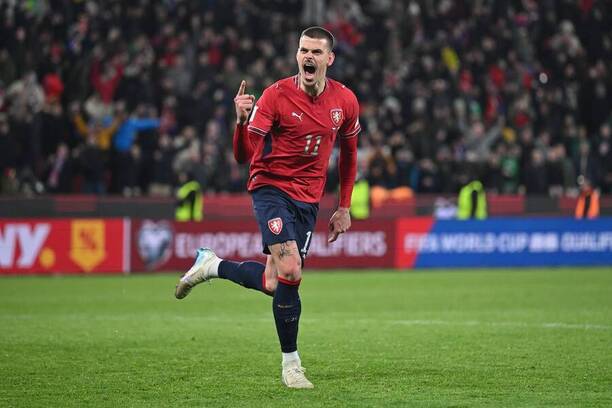 Jan KLiment poslal úspěšnou penaltouČechy do souboje s&nbsp;Dánskem. Projdou svěřenci Miroslava Koubka na závěrečný turnaj?