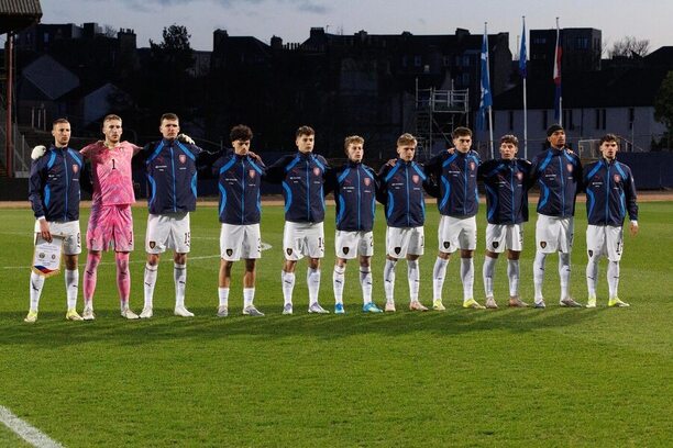 Česká reprezentace do 21 let před zápasem ve Skotsku