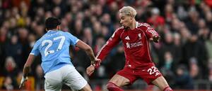 Ve čtvrtfinále FA Cupu se od 13:45 utkají fotbalisté Man City a Liverpoolu