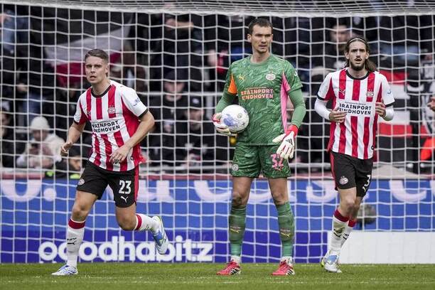 Matěj Kovář slaví s PSV titul v nizozemské lize