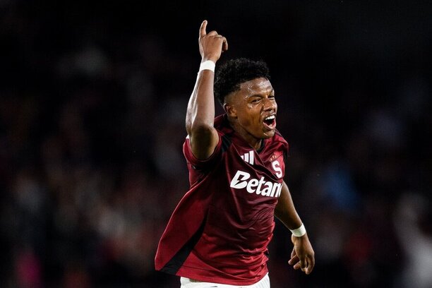 John Mercado slaví gól v&nbsp;zápase Sparty s&nbsp;Karvinou