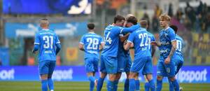 Hráči Mladé Boleslavi slaví gól do sítě Dukly