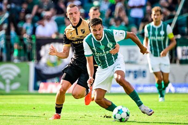 Utkání 1.&nbsp;kola CHL 2025/26 - na snímku zleva ostravský záložník Jiří Boula a&nbsp;záložník Bohemians Aleš Čermák