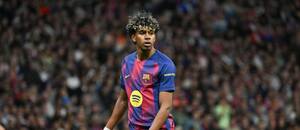 Lamine Yamal během zápasu Barcelony na hřišti Atétika Madrid