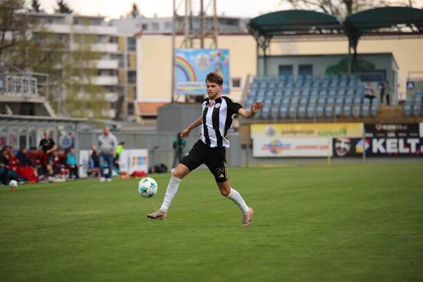 Záložník Daniel Suchý v&nbsp;dresu Českých Budějovic