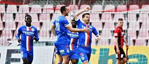 Hráči Artisu Brno slaví gól do sítě Táborska