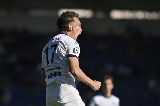 Jan Suchan slaví gól v zápase Slovácka s Duklou