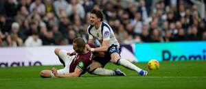V Premier League se o sestupujících rozhodne mezi Tottenhamam a West Hamem