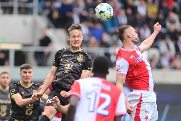 Erik Prekop v&nbsp;souboji s&nbsp;Františkem Čechem