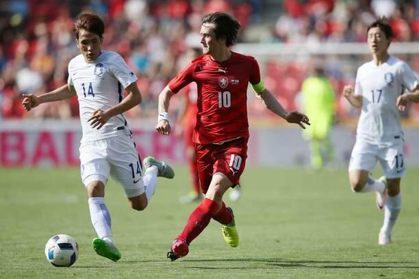 Tomáš Rosický během zápasu Česka s Jižní Koreou