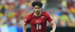 Turecký zadák Ferdi Kadıoğlu během střetnutí proti Austrálii