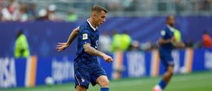 Lucas Digne během utkání s Irákem