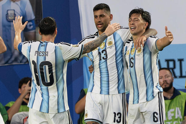 Argentinci se trápili s&nbsp;Kapverdami, Egypt s&nbsp;Austrálií. Kdo postoupí do čtvrtfinále?