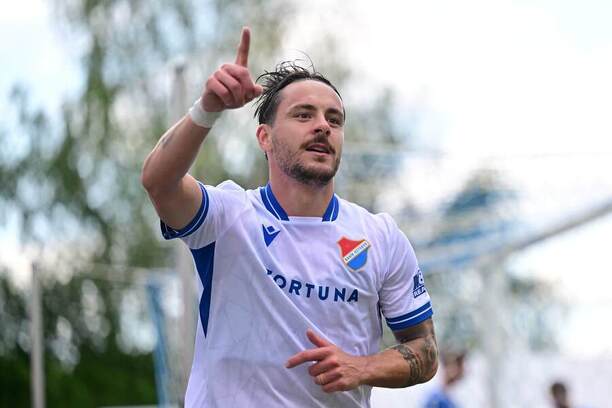 Záložník Baníku Daniel Holzer slaví gól do sítě Táborska