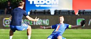 Fotbalista Michal Jeřábek z Artisu (vpravo) se raduje z branky