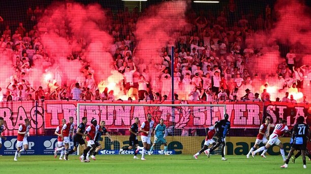 Tribuna Sever ukázala při utkání také pyrotechniku