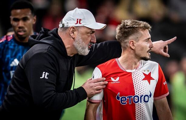 Jindřich Trpišovský dává pokyny Michalu Sadílkovi