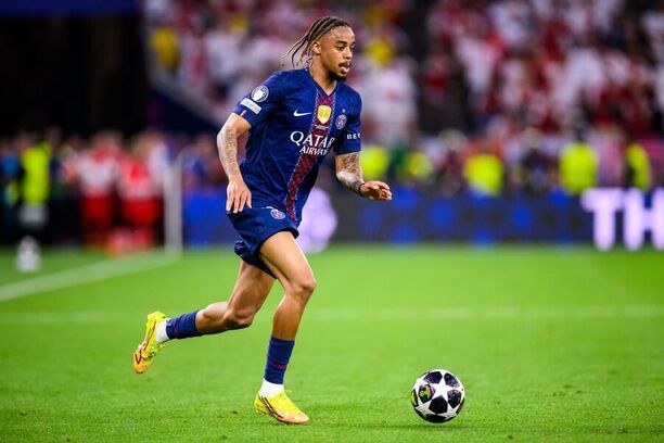 Dvojnásobný vítěz Ligy mistrů Bradley Barcola přestupuje do Liverpoolu