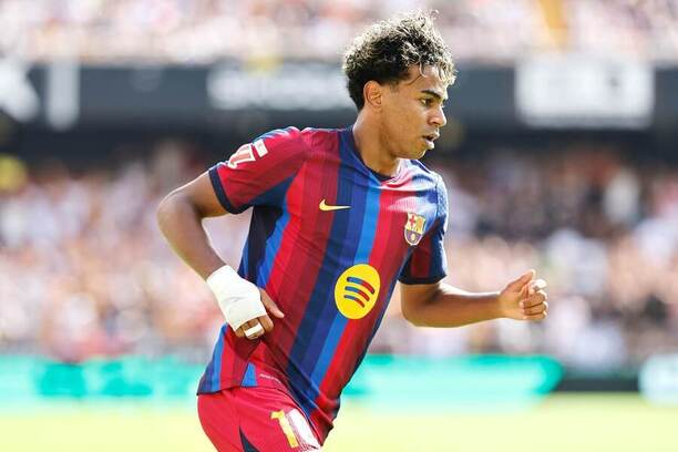 Lamine Yamal během výhry Barcelony na hřišti Valencie
