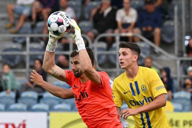 Brankář Jiří Ciupa a&nbsp;záložník Marcel Novák z&nbsp;Opavy