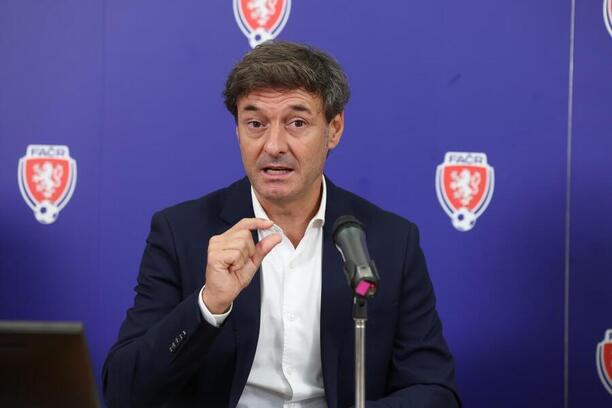 Španělský kouč fotbalové reprezentace Santi Denia poprvé nominoval, koho do týmu vybral?