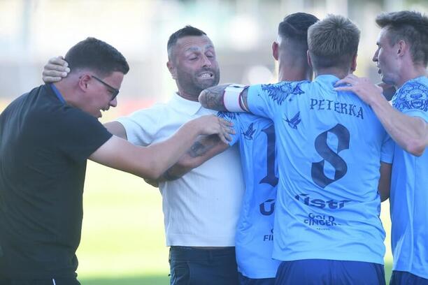 Ústečtí fotbalisté mohutně slaví branku do sítě Kladna