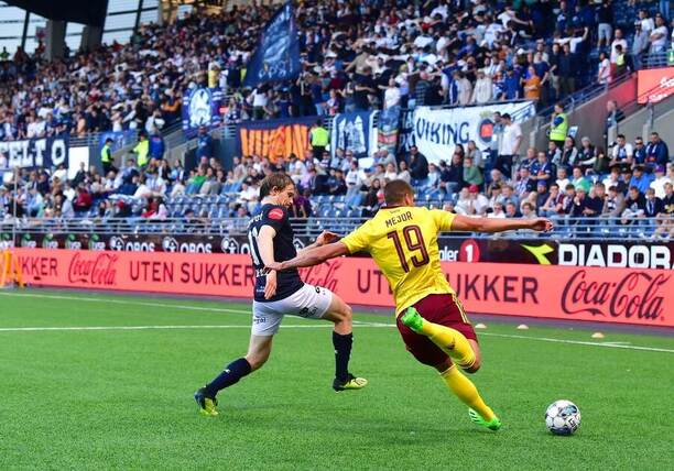Jan Mejdr během zápasu Sparty na hřišti Vikingu Stavanger